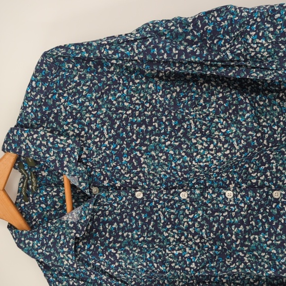 Eddie Bauer Women’s Leaf Motif Button Up Shirt - Picture 3 of 8